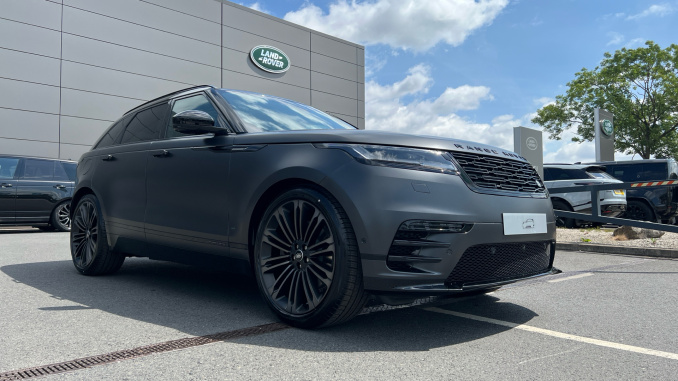 Land Rover Range Rover Velar 3.0 D300 MHEV Belgravia Edition 5dr Auto Diesel Estate - Image 24
